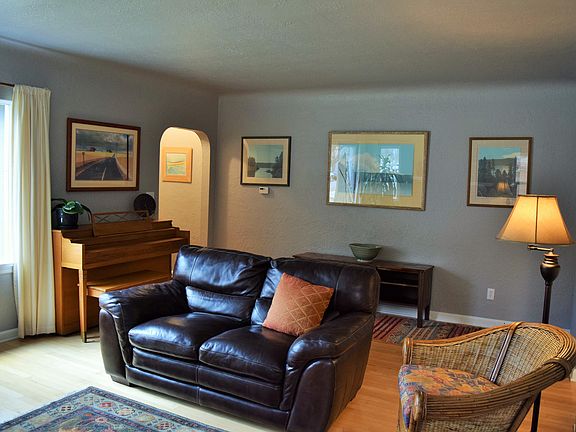 4th image of 546 Woodworth Ave