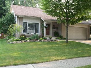 42548 Cherry Hill Rd, Novi, MI 48375