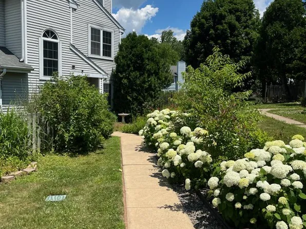 107 Carousel Cir, New Britain, PA 18901
