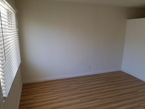 5th image of 529 S El Molino Ave #D