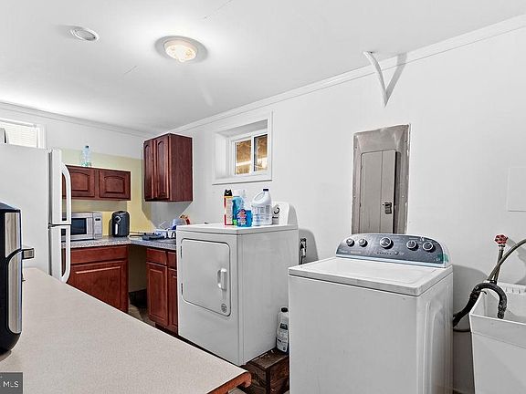 3rd image of 1904 Stafford St