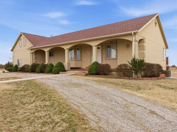 181 E 15th St S, Wellington, KS 67152