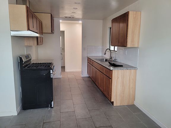 5th image of 2117 Park St