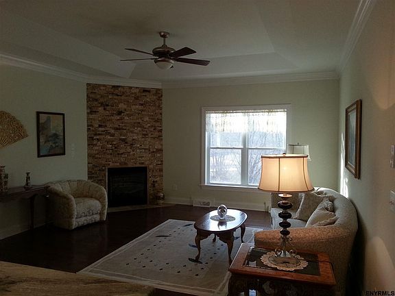 4th image of 64 Lancaster Ct