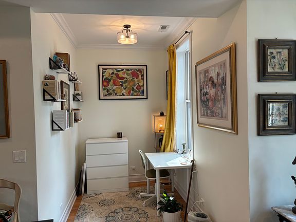 5th image of 945 N Hoyne Ave #2