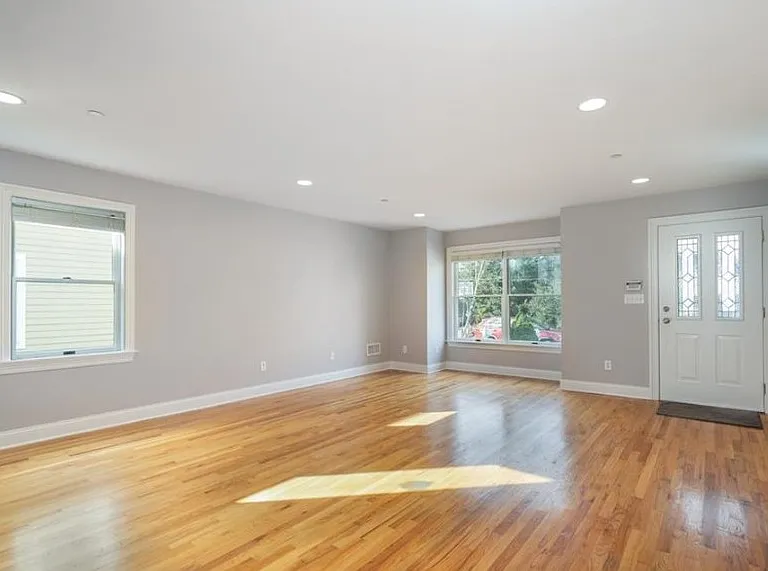 186 Woodside Ave #3 — Photo 2