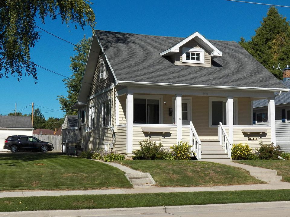 1228 North 18th STREET, Manitowoc, WI 54220 Zillow