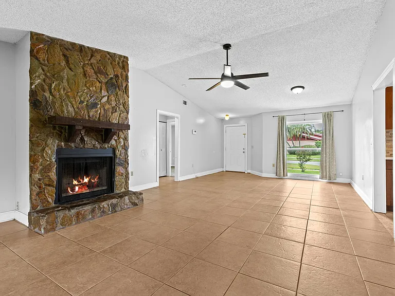 629 Stillview Cir — Photo 8