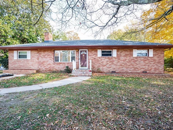 111 N Colonial Dr, Hopewell, VA 23860