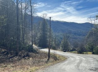 290 Hickory Log Rd, Marshall, NC 28753