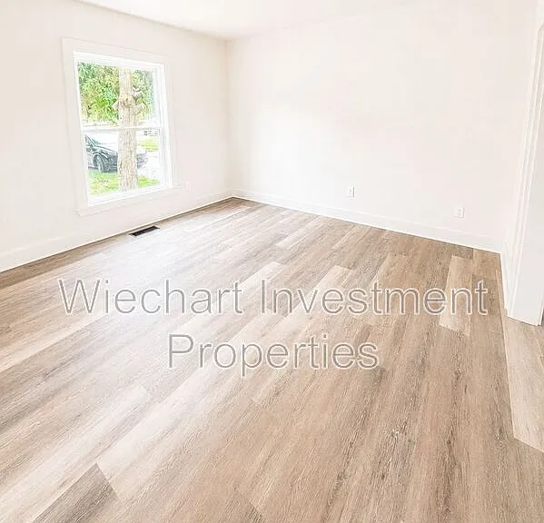 514 N Shore Dr — Photo 3