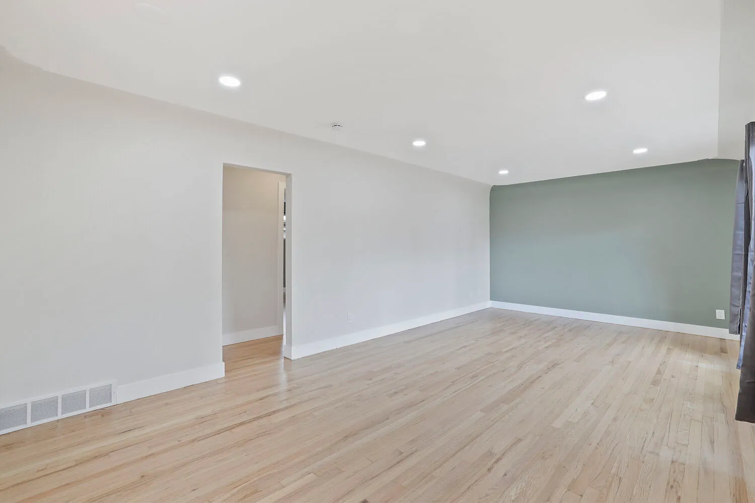 3 bed, 1500 sqft, $2,650 — Photo 3
