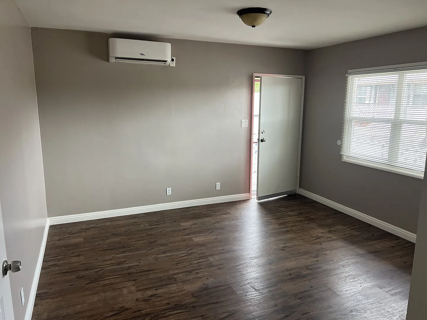 J5031 — Photo 3