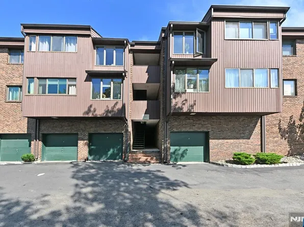 107 Indian Hollow Court #107, Mahwah, NJ 07430