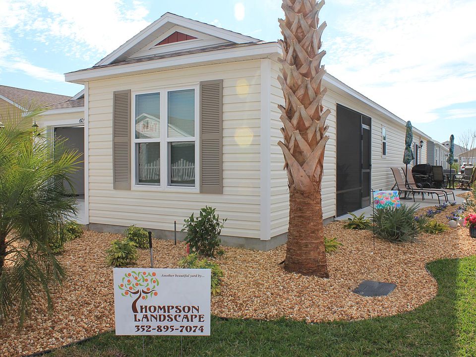 Lovely landscaped patio area with umbrella table; gas grill; reclining loungers.