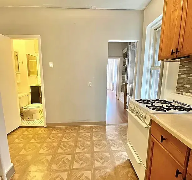 540 W 47th St #7 — Photo 8