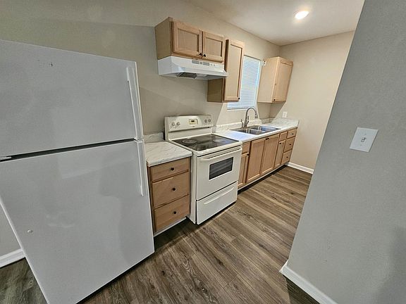 4th image of 851 Maple St #C1