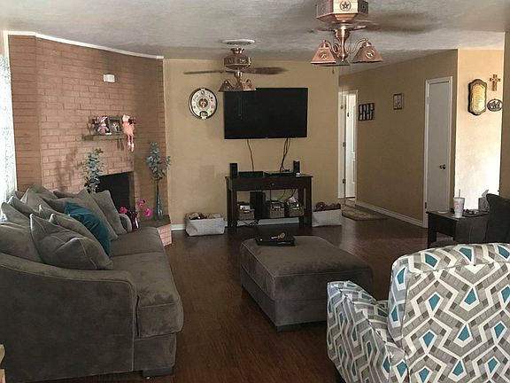 4th image of 4001 Dumont Dr