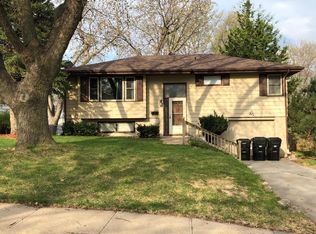 720 Dublin Dr, Papillion, NE 68046