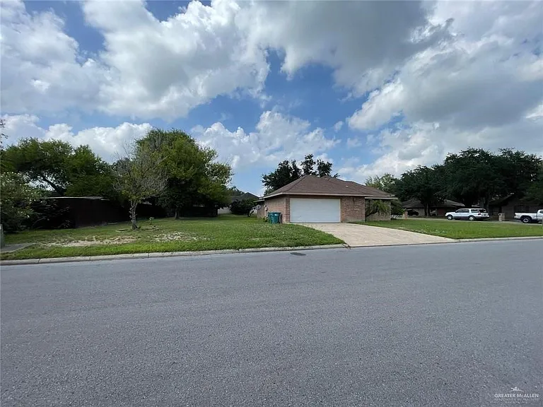 1305 James Cir — Photo 17