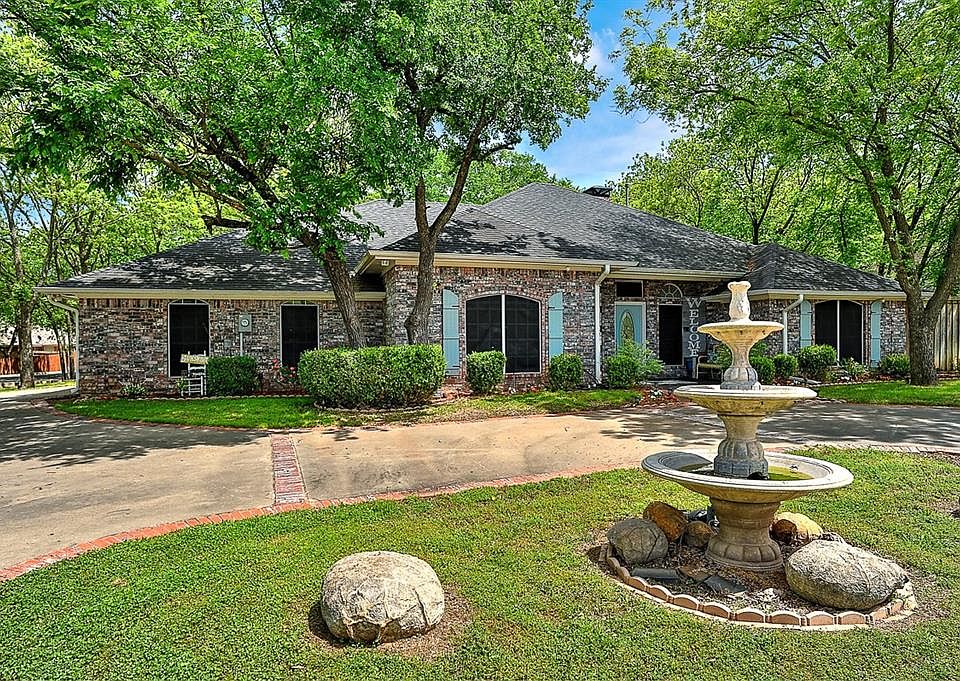 1st image of 101 Lauren Ln