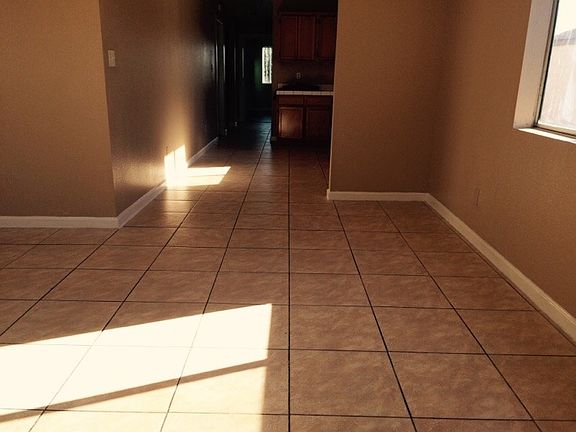 4th image of 10614 Wilmington Ave