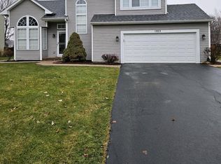 1253 Hazelwood Ct, Batavia, IL 60510