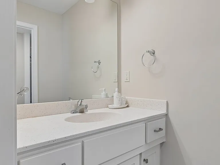 16324 Farley St — Photo 24