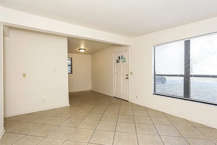 1004 Maynard St — Photo 3
