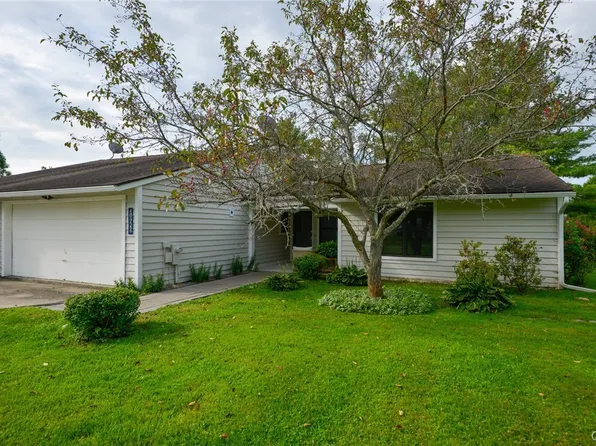 21452 Fairway Cir, Wellesley Island, NY 13640