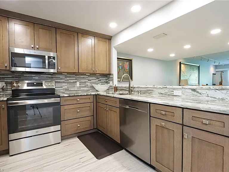4200 Belair Ln #114 — Photo 7