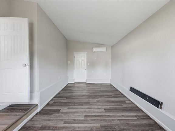 4th image of 5501 Pebble Ln