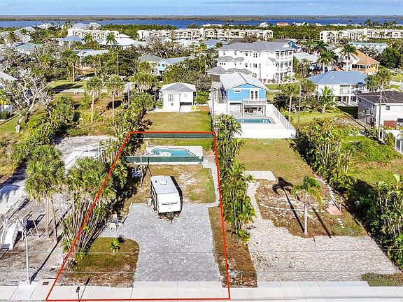 3rd image of 5863 Estero Blvd
