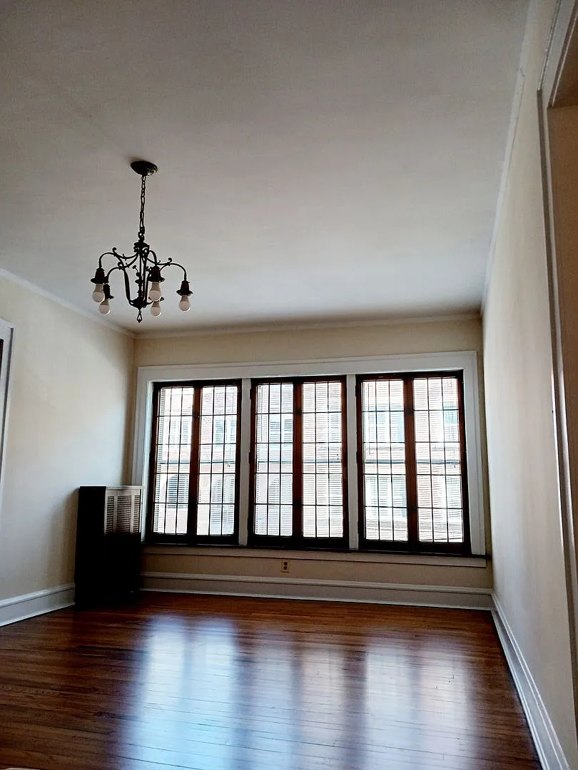 5752-58 N Winthrop Ave — Photo 4