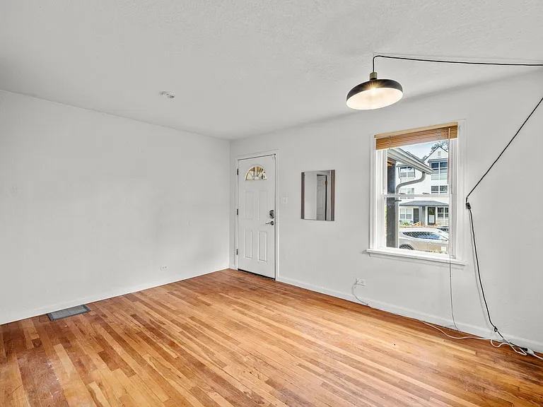 1085 King St — Photo 12
