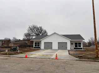 2112 Dover Dr, Hutchinson, KS 67502