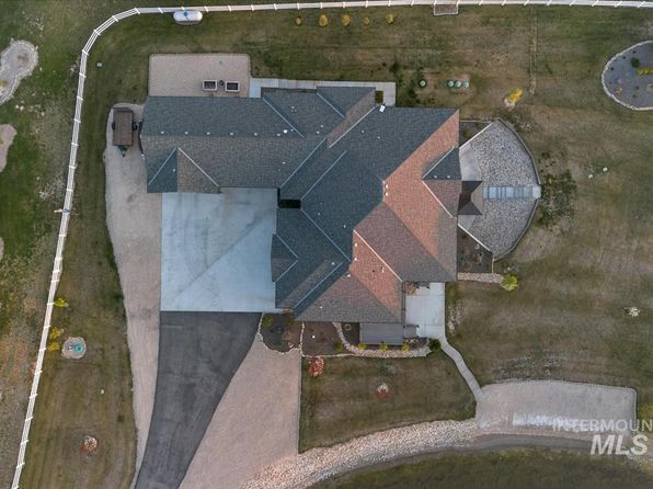 9067 Crystal Quartz Dr, Nampa, ID 83686
