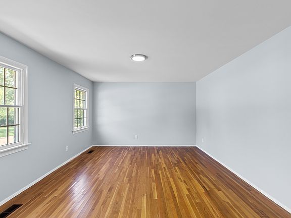 5th image of 731 Aramis Dr