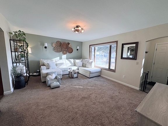 5th image of 226 2nd St E