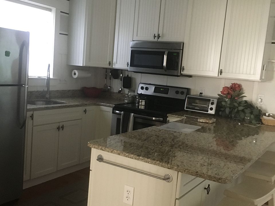 Kitchen. With D/W