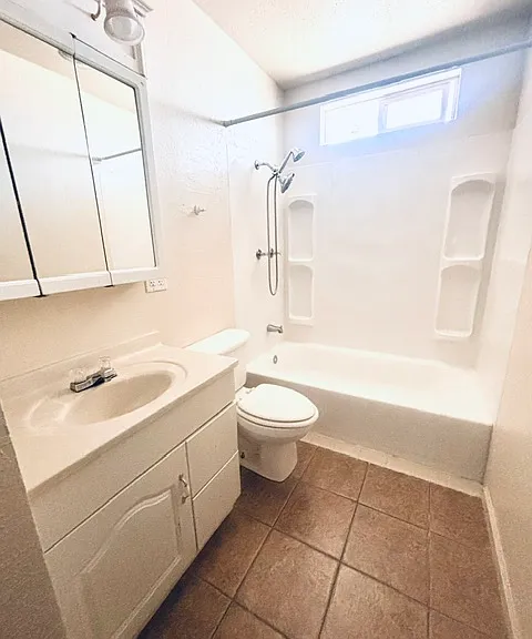 960 McKay Ct — Photo 5