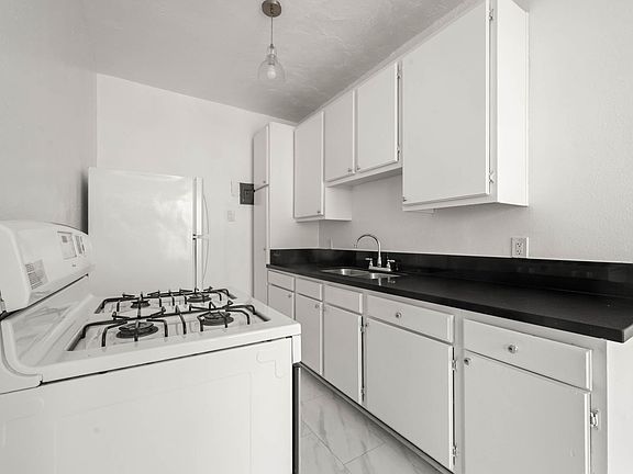 5th image of 425 S Detroit St #32e1ae7e3