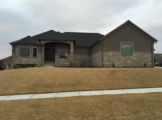 2041 Ridgeline Dr, Lincoln, NE 68512