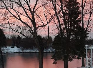 10 Greenvale Rd, Vernon Hills, IL 60061