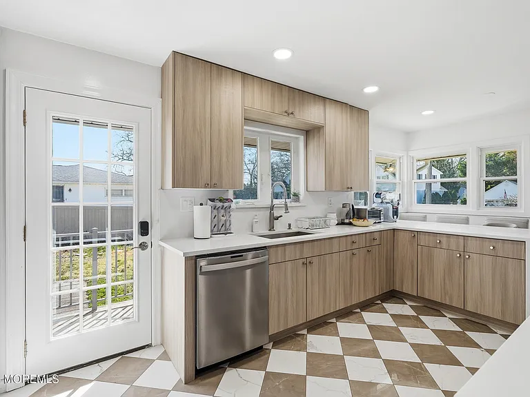 227 Chatham Ave — Photo 17