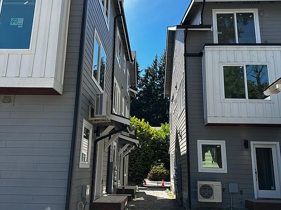 5th image of 1909 N Oakes St #1