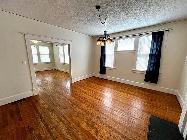901 Center St — Photo 11