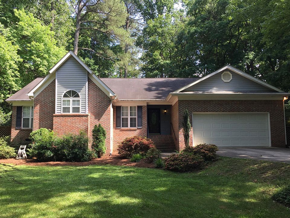 A lovely 3 bd/2 ba ranch!