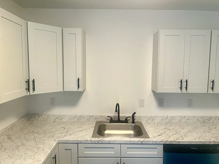 Country Club Apartments — Photo 10