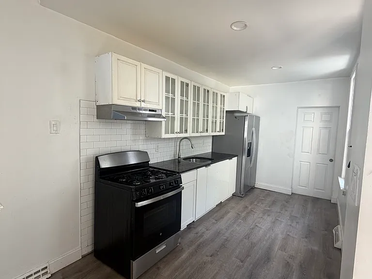 717 Birch St — Photo 1